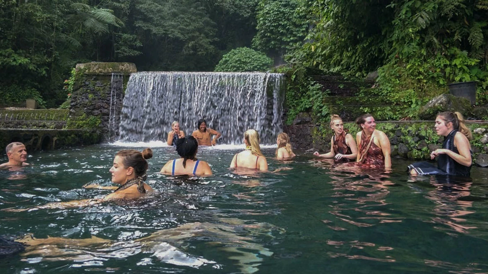 Kolam Air Terjun Benang Kelambu
